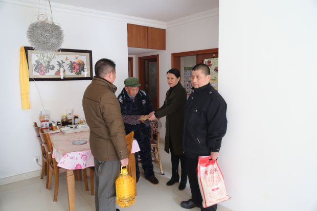 公司開展春節(jié)期間走訪軍轉干部和困難職工活動 公司開展春節(jié)期間走訪軍轉干部和困難職工活動