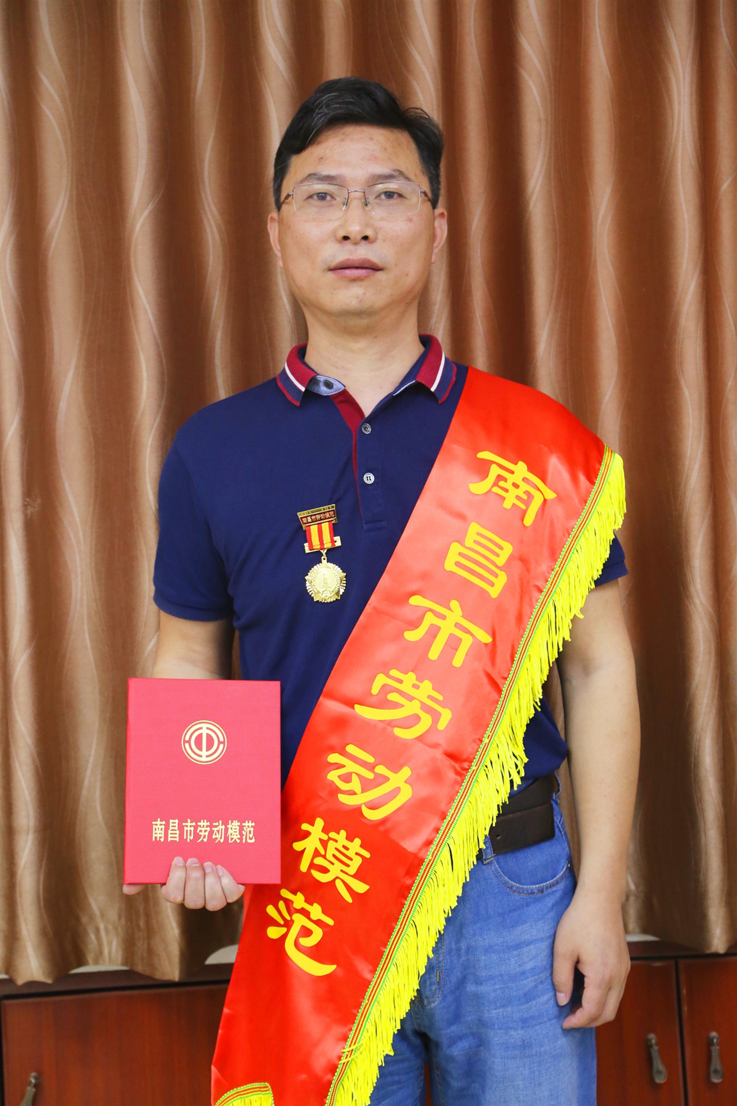 余時(shí)發(fā)同志榮獲市級(jí)勞模稱號(hào) 余時(shí)發(fā)同志榮獲市級(jí)勞模稱號(hào)